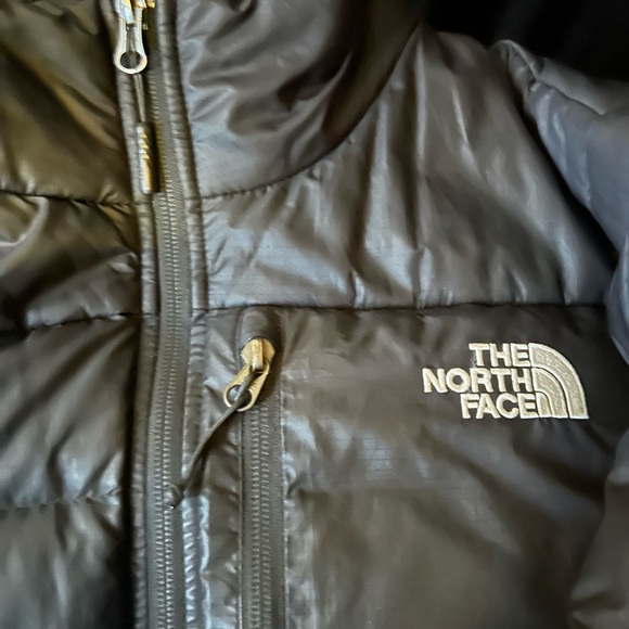 🔥SALE🔥The North Face Light Puffer Jacket - Picture 3 of 5